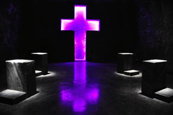 Um dos altares à caminho da Catedral de Sal, em Zipaquirá, próximo à Bogotá, na Colômbia